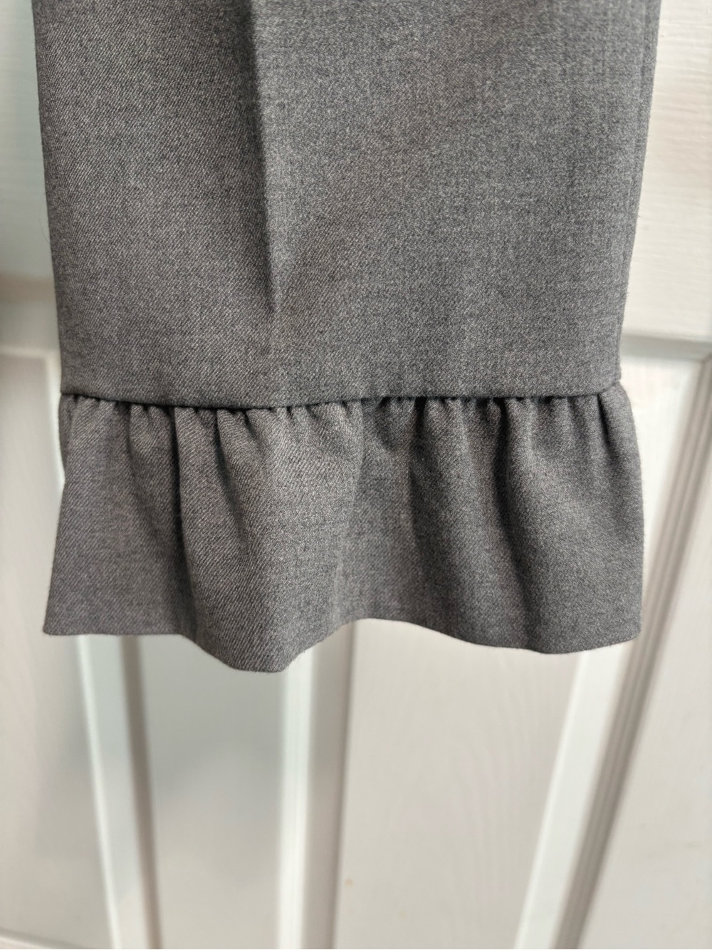 Banana Republic Gray Ruffle-Hem Women’s Dress Pants - Picture 7 of 7